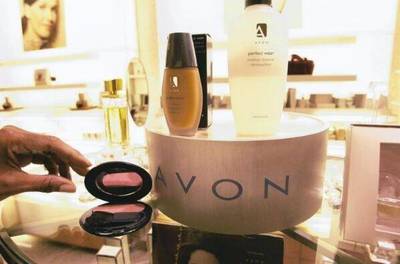 雅芳告別美國制造 一個直銷帝國的轉(zhuǎn)型與資本選擇